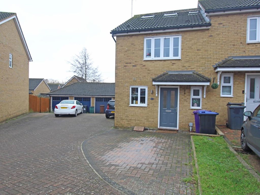 3 bed end terrace house for sale in Hunt Hill Close, Stevenage SG1, £