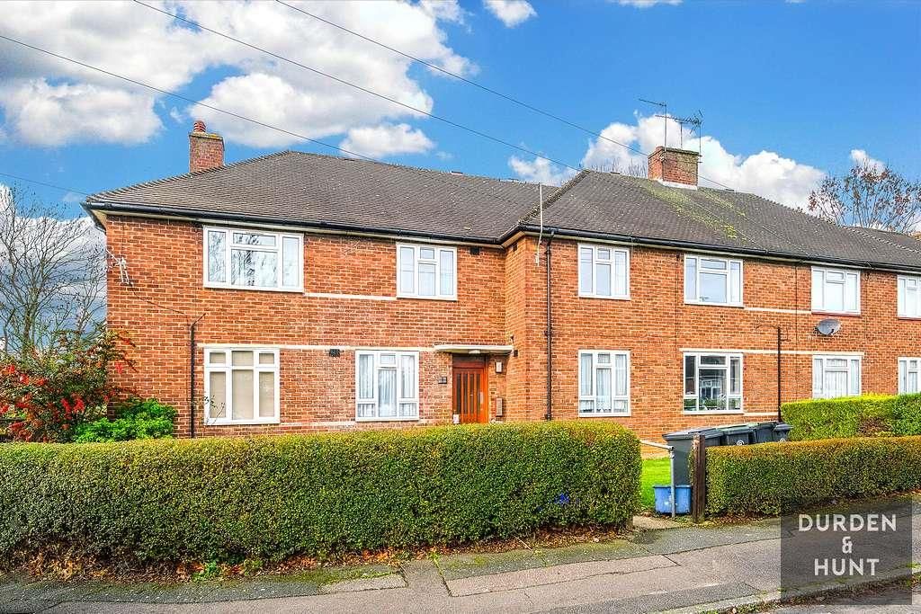 1 bed flat to rent in Homecroft Gardens, Loughton IG10, £1,300 pcm Zoopla