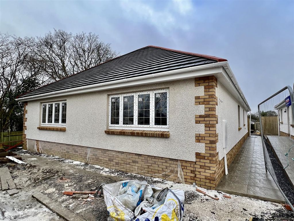 2 bed detached bungalow for sale in Waterloo Road, Penygroes, Llanelli