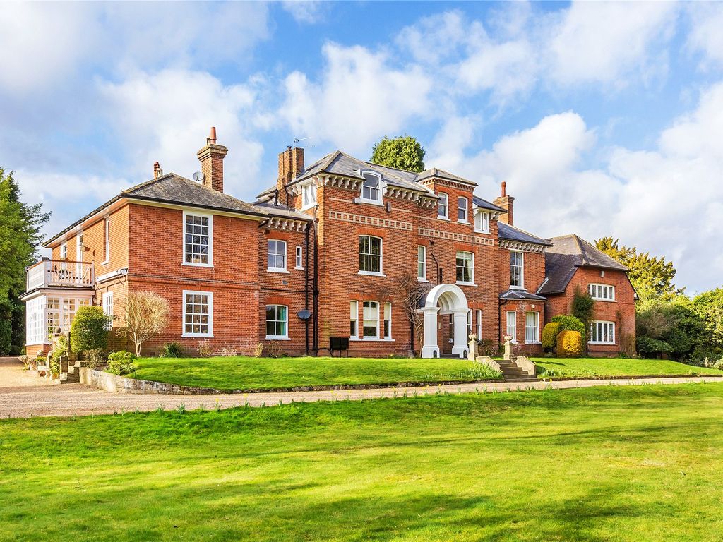 3 bed flat for sale in St. Johns Hill Road, Woking, Surrey GU21 Zoopla