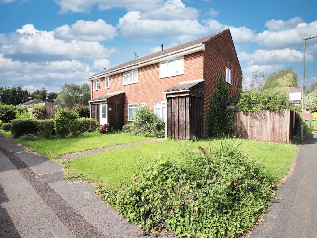 2 bed end terrace house for sale in Royston Avenue, Eastleigh SO50, £