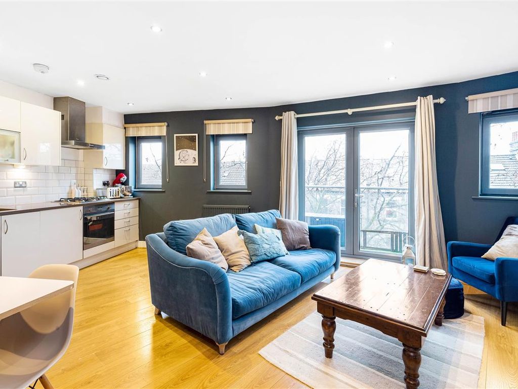 2 bed flat for sale in Battersea Park Road, London SW11 Zoopla