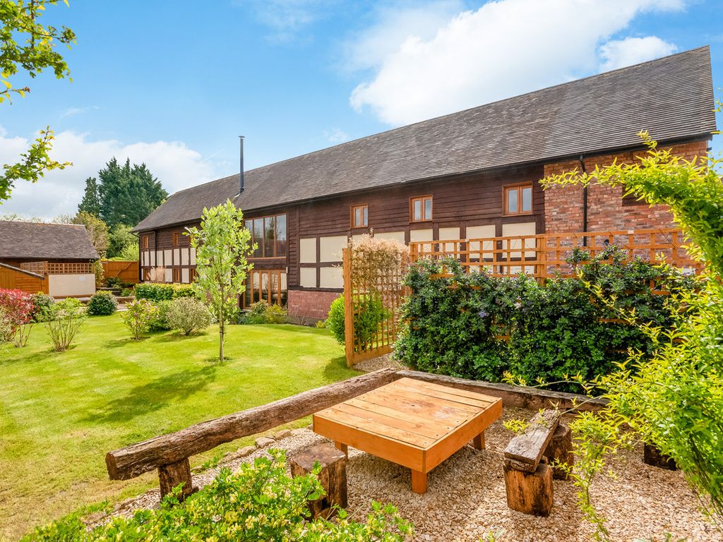 4 bed barn conversion for sale in Russell Street Great Comberton