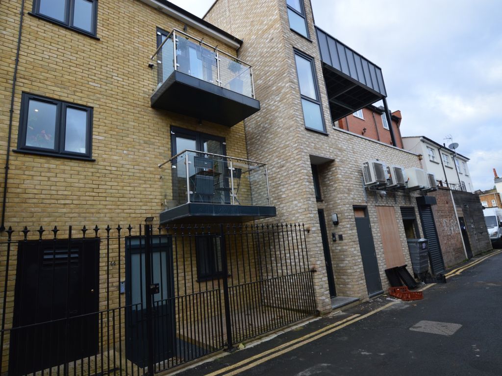 1 bed flat to rent in Bournemouth Close, London SE15, £1,650 pcm Zoopla