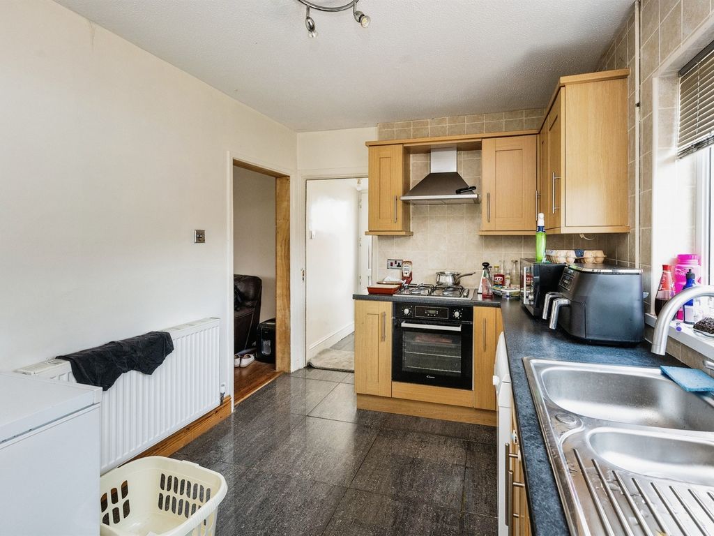 3 bed semidetached house for sale in Bronallt Road, Pontarddulais