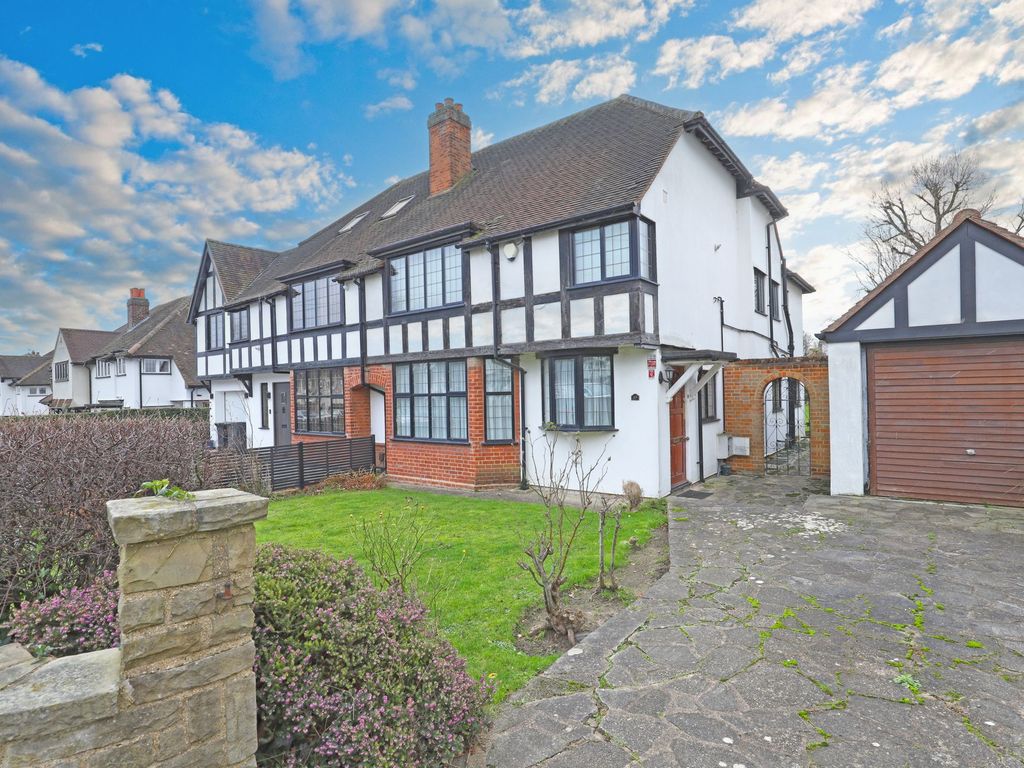 4 bed semidetached house for sale in Grange Crescent, Chigwell IG7, £