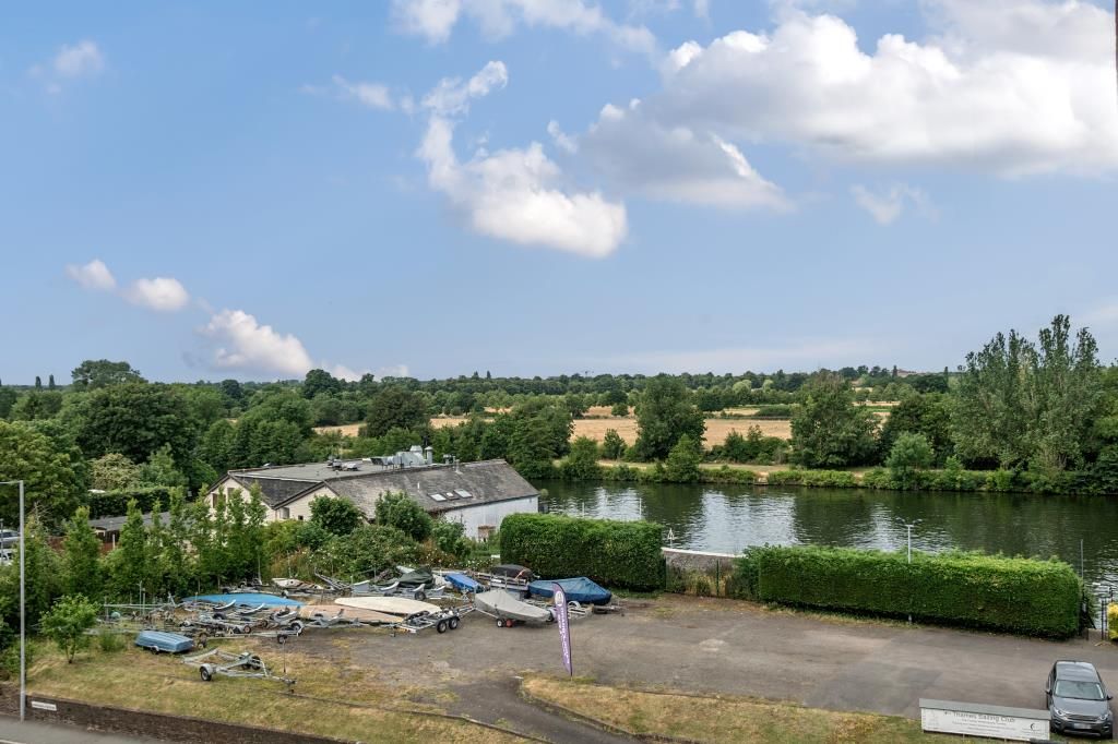 2 bed flat for sale in Portsmouth Road, Surbiton KT6 Zoopla