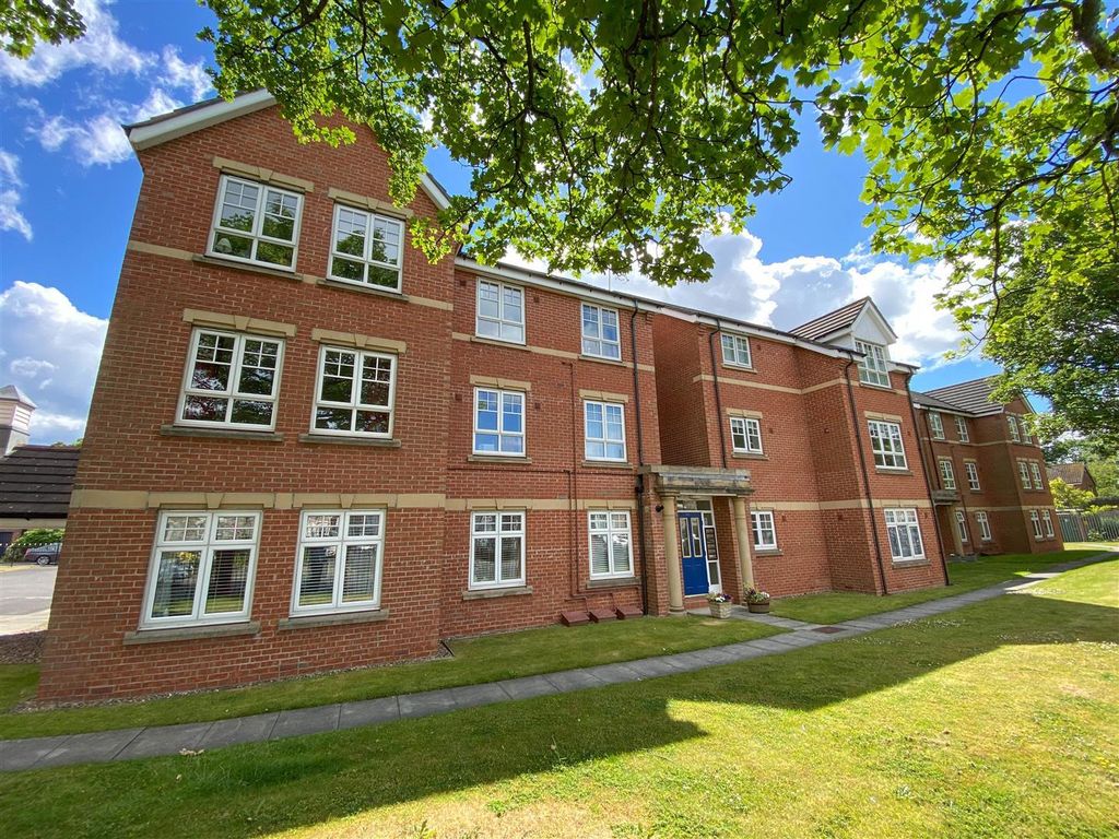 2 bed flat for sale in Haswell Gardens, North Shields NE30, £135,000
