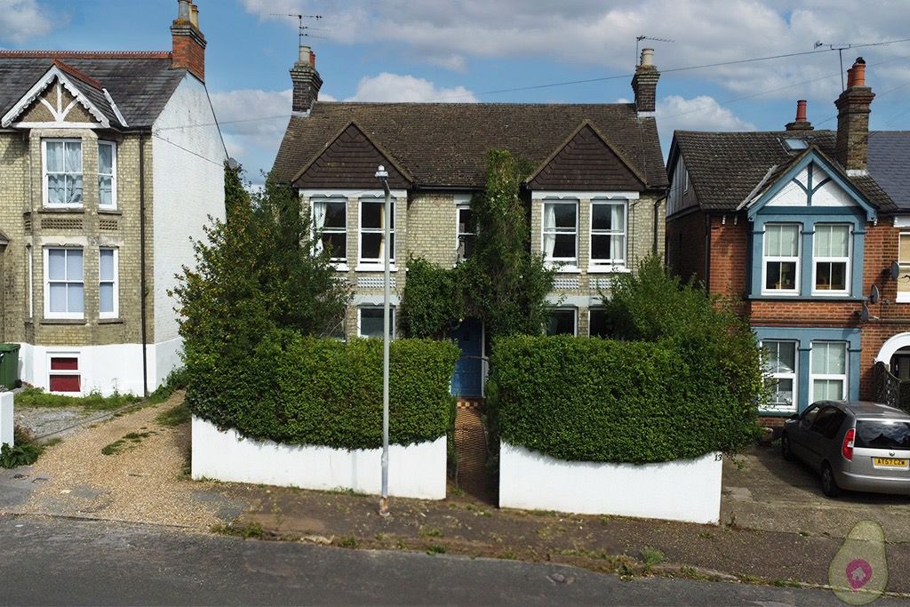 3 bed for sale in Totteridge Avenue, High HP13, £
