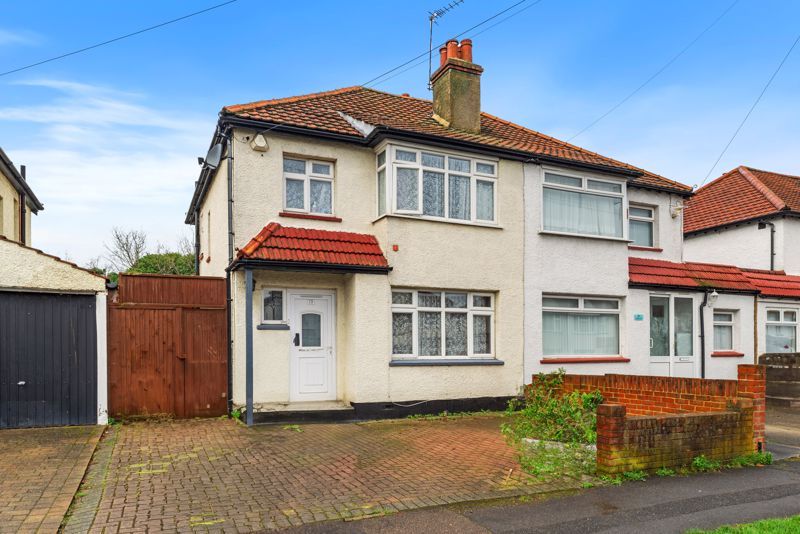 3 bed semidetached house for sale in Colburn Way, Sutton SM1, £595,000