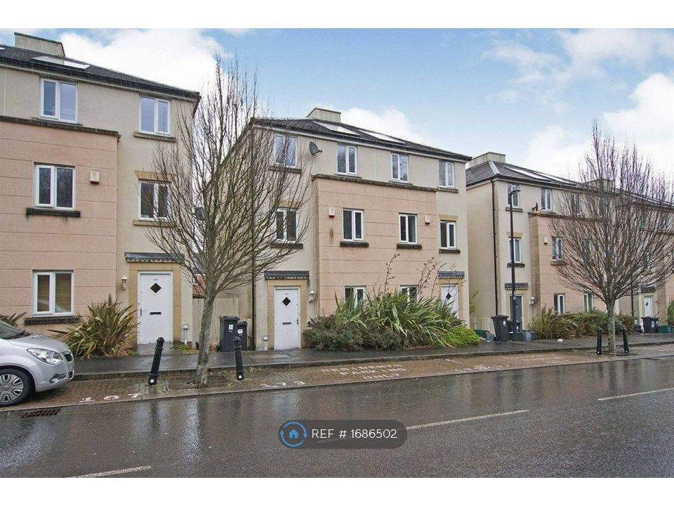 5 bed semidetached house to rent in Long Down Avenue, Bristol BS16