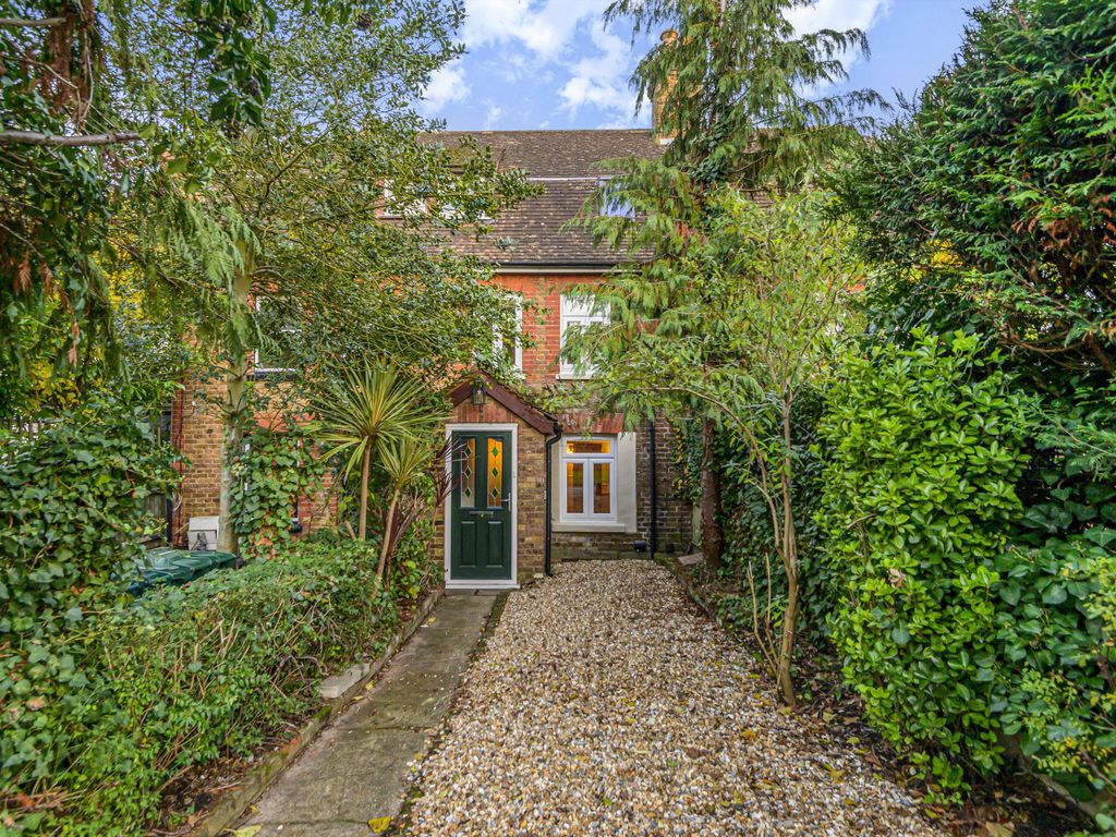 3 bed terraced house for sale in Charlton Road, Charlton Village