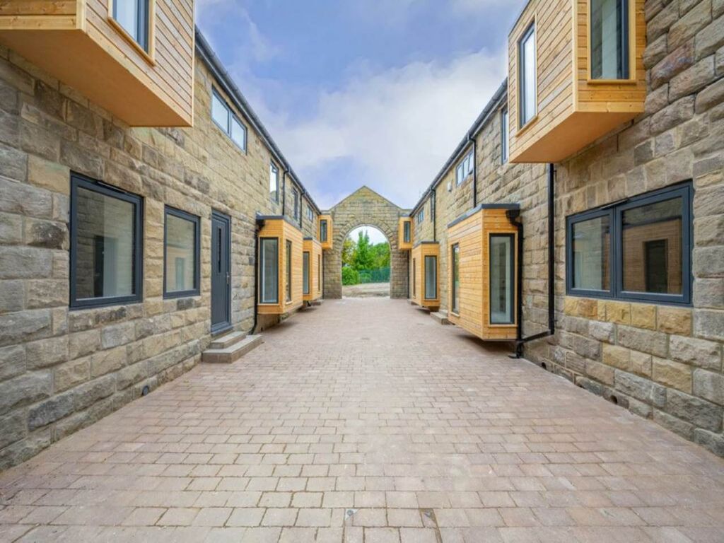 3 bed semidetached house to rent in The Stables Cliff Oaks, Fawcett