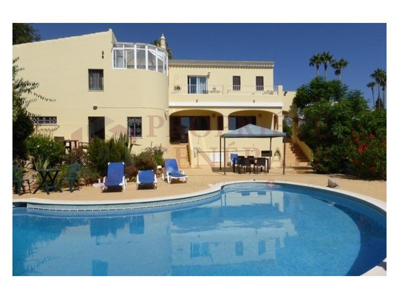 4 bed detached house for sale in Rua Do Cerro Grande, Albufeira E Olhos