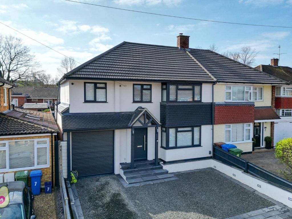 4 bed semidetached house for sale in Chiltern Close, Farnborough GU14 Zoopla
