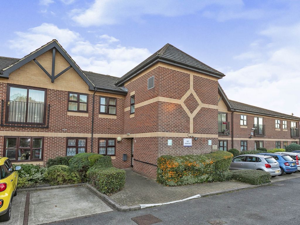 2 bed property for sale in Magnolia Court, Horley RH6, £115,000 Zoopla