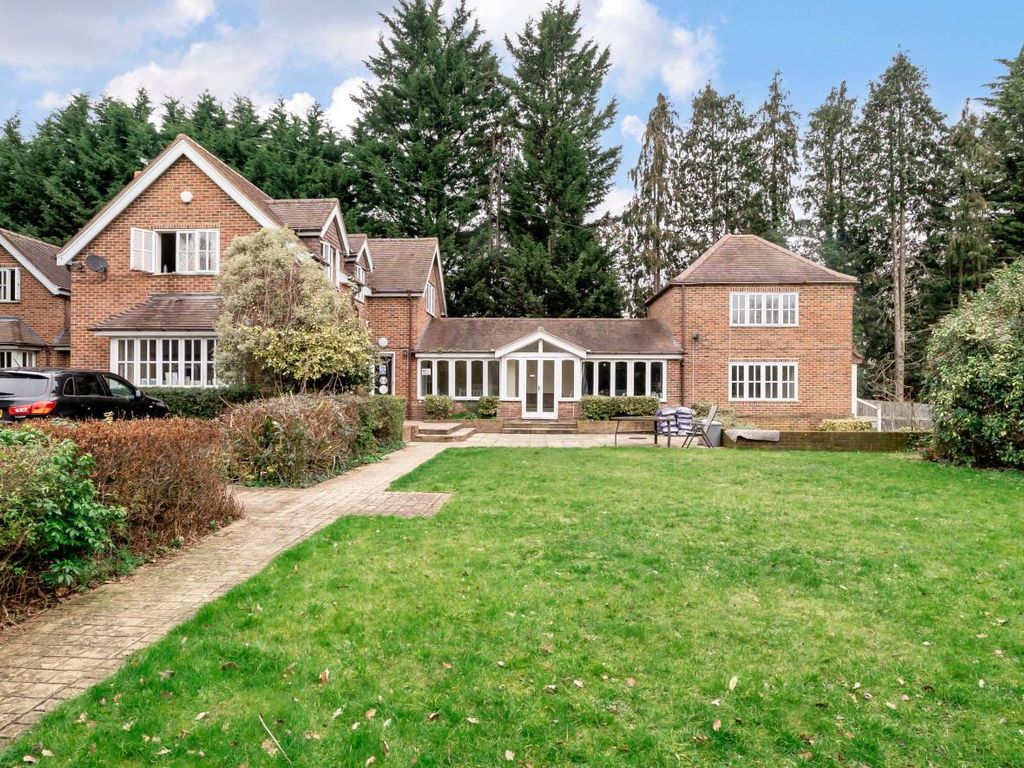 7 bed detached house for sale in Denham Road, Iver SL0, £1,600,000 Zoopla