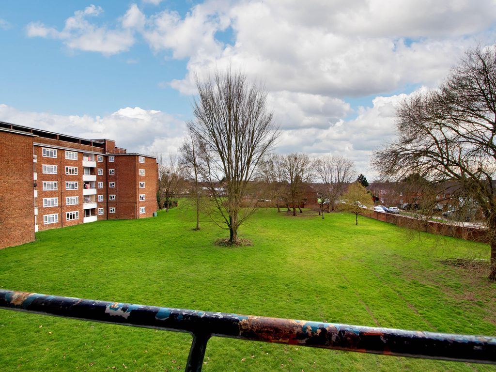 2 bed flat for sale in Grange Court, Old Ruislip Road, Northolt UB5