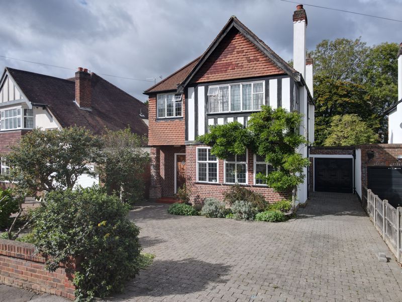 4 bed detached house for sale in Tycehurst Hill, Loughton IG10, £