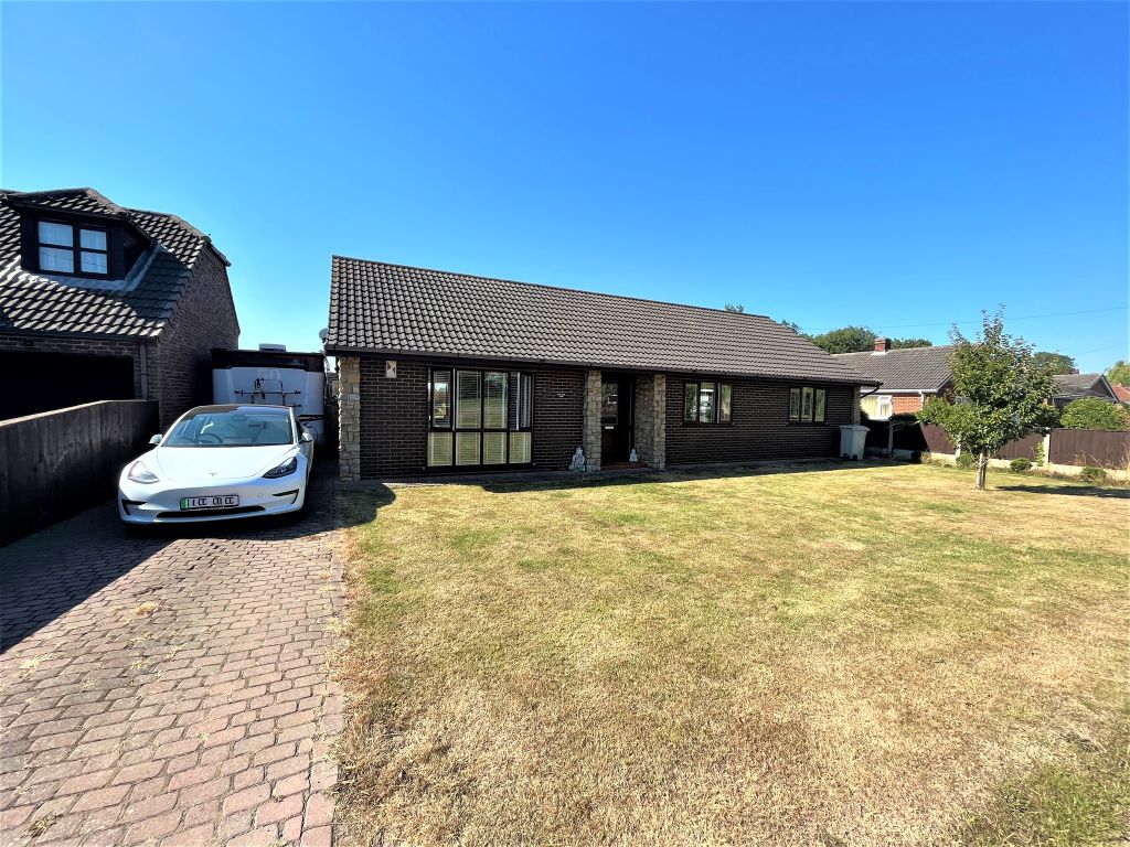 3 bed detached bungalow for sale in Chapel Lane, Addlethorpe, Skegness
