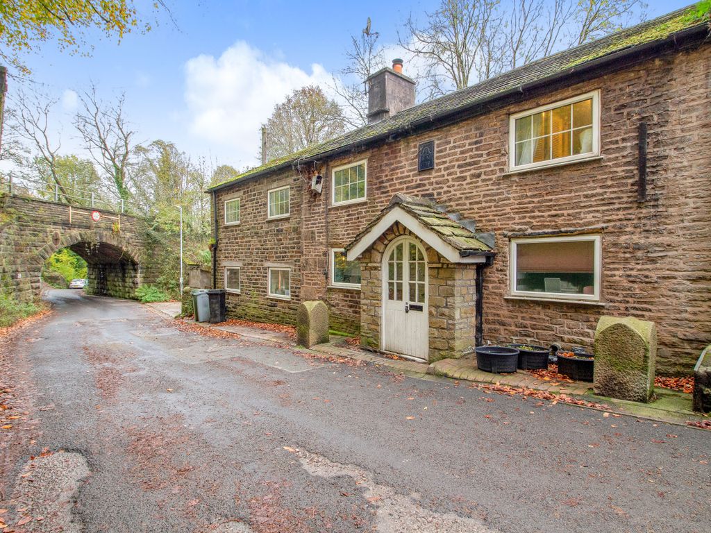 3 bed semidetached house for sale in Hollinwood Road, Stockport SK12