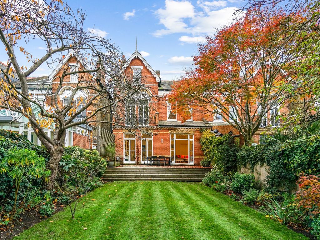 Baskerville Road, London SW18