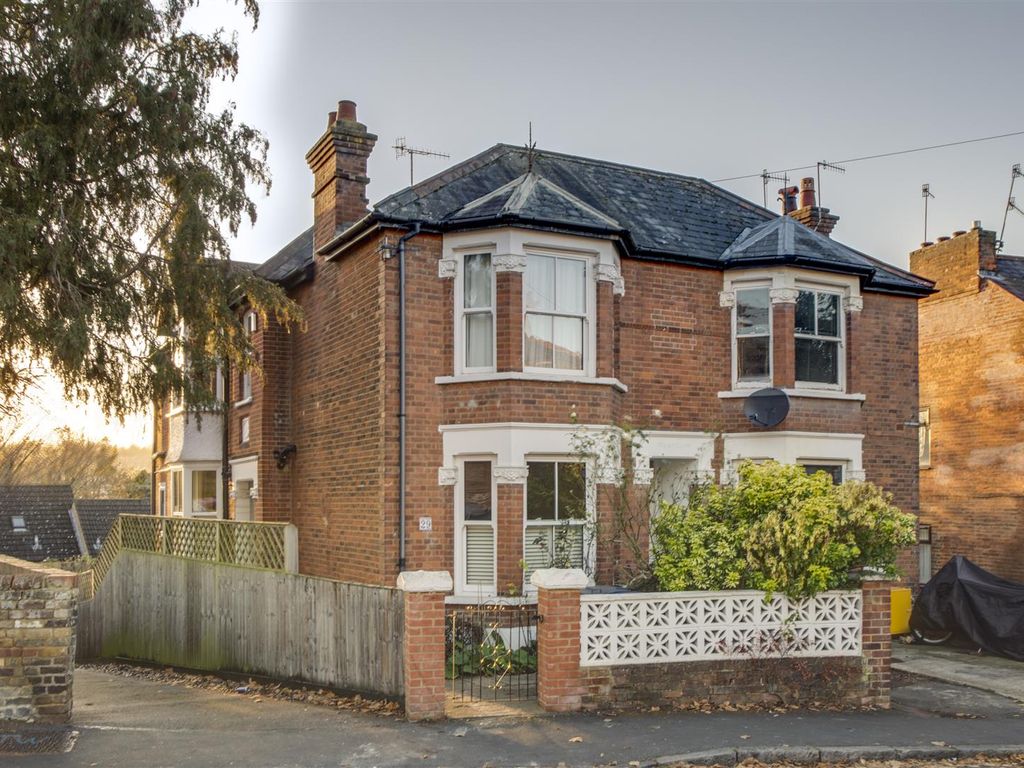 4 bed property for sale in Priory Avenue, High HP13 Zoopla