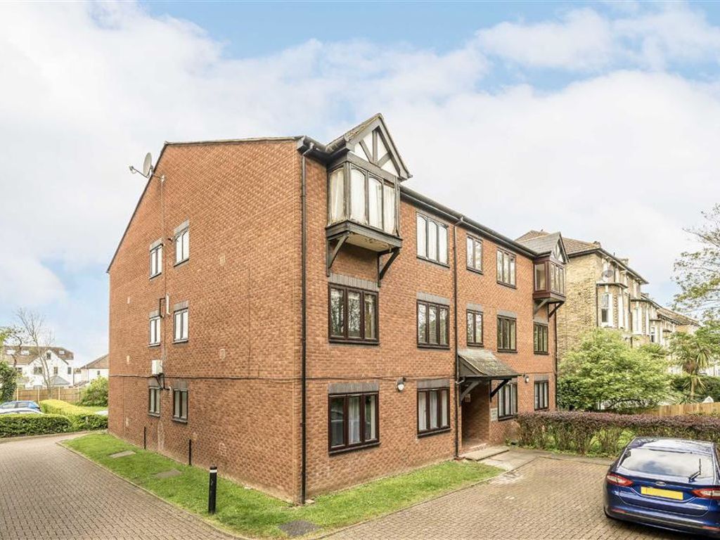 2 bed flat to rent in Burnt Ash Hill, London SE12, £1,500 pcm Zoopla