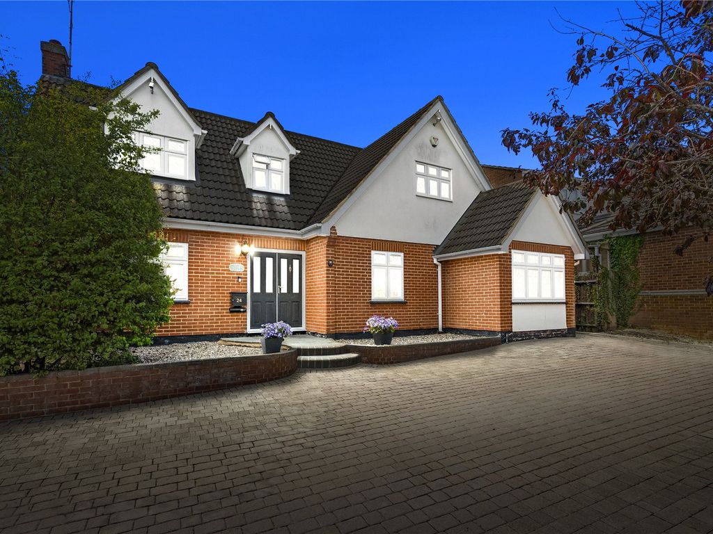 5 bed detached house for sale in New Avenue, Langdon Hills, Essex SS16