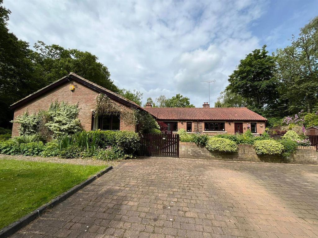 5 bed detached bungalow for sale in Ulgham Lane, Longhirst, Morpeth