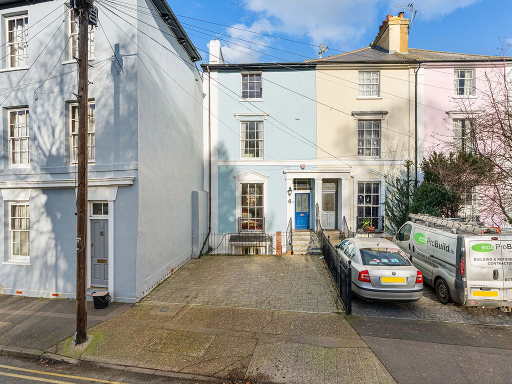 4 bed terraced house for sale in Clarence Place, Gravesend DA12, £