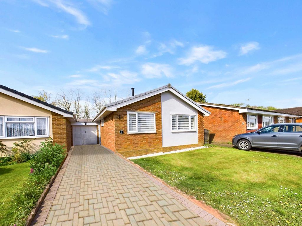 2 bed detached bungalow for sale in Beech Close, Stokenchurch No