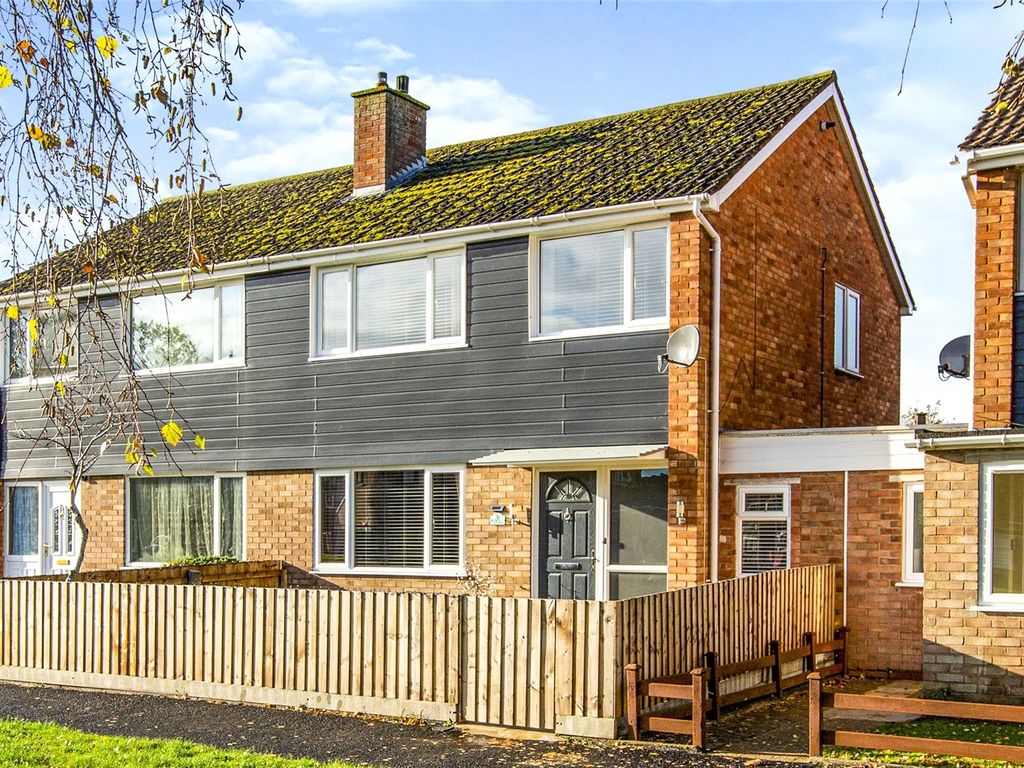 3 bed semidetached house for sale in Sweeting Avenue, Little Paxton