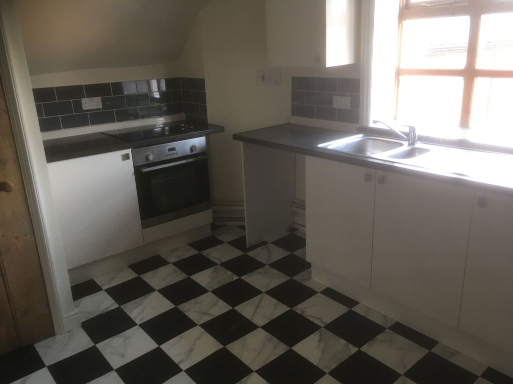 2 bed flat to rent in Teme Street, Tenbury Wells WR15, £600 pcm Zoopla