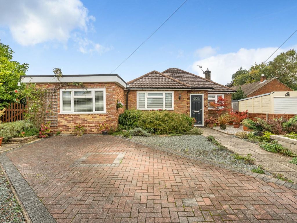 3 bed detached bungalow for sale in Hillcrest Drive, Chandler's Ford, Eastleigh SO53, £450,000