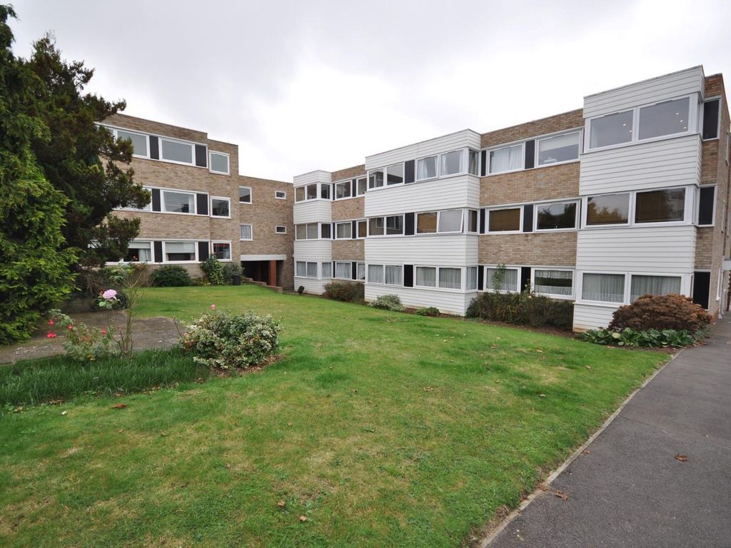 2 bed flat to rent in Carlton Close, Upminster RM14 Zoopla