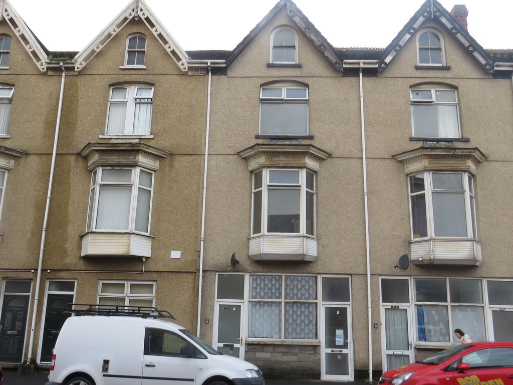 Block of flats for sale in Station Road, Llanelli SA15, £107,000 Zoopla