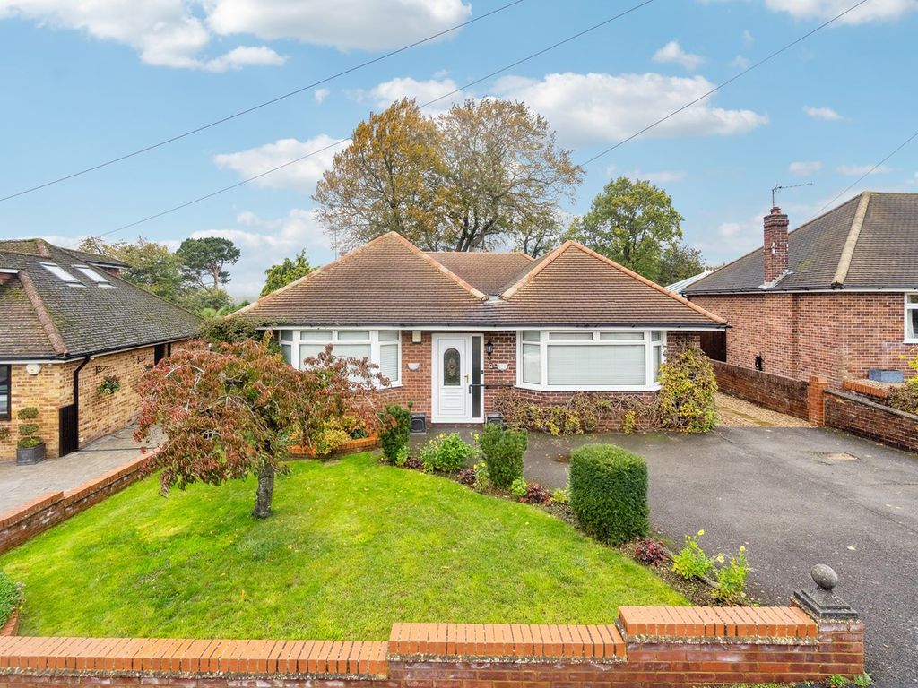 4 bed detached bungalow for sale in Wheatley Way, Chalfont St Peter
