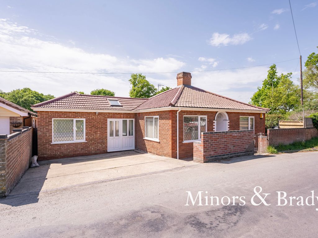 4 bed detached bungalow for sale in Gunton Avenue, Lowestoft NR32 Zoopla