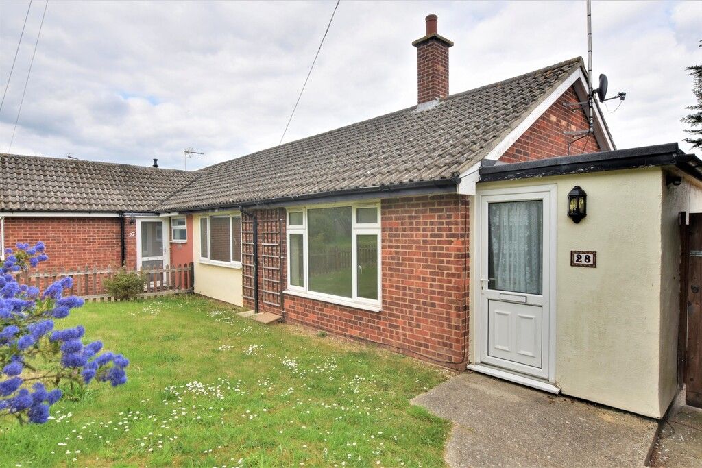 2 bed semidetached bungalow to rent in Watts Close, Barnston, Dunmow