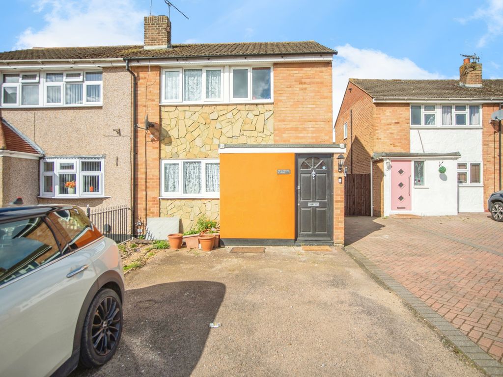 3 bed semidetached house for sale in Glamford Road, Rochester ME2, £