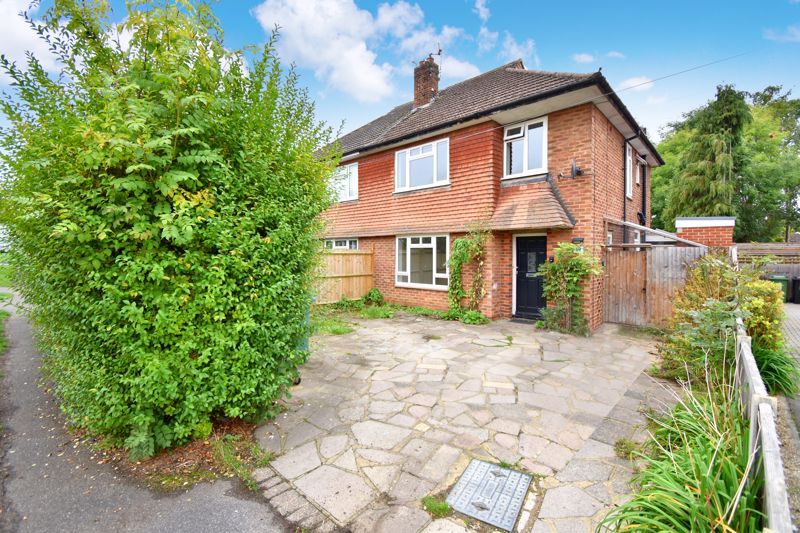 3 bed semidetached house for sale in Sole Farm Avenue, Bookham