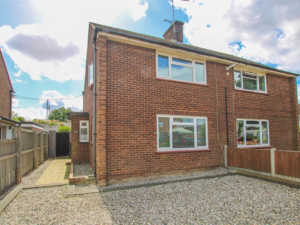 2 bed semidetached house for sale in Mountney Close, Ingatestone CM4