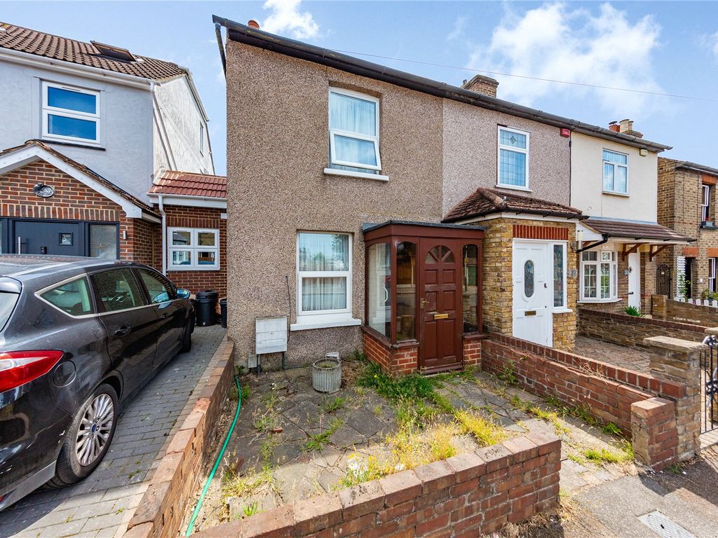 2 bed end terrace house for sale in Milton Road, Romford RM1 Zoopla
