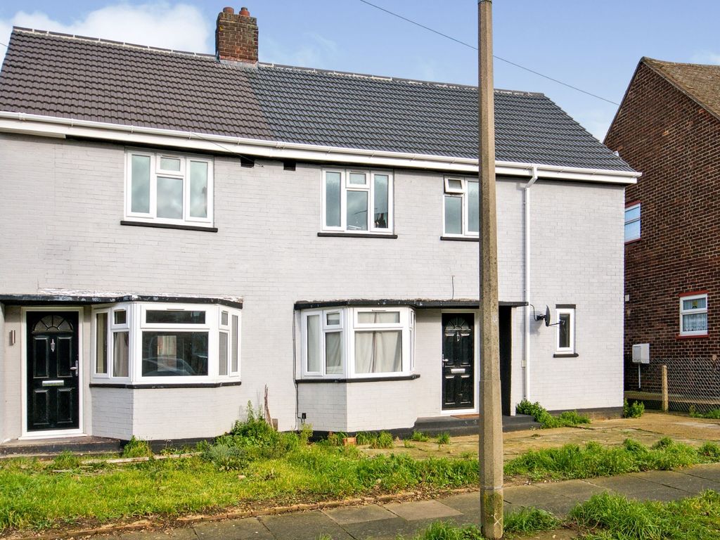 1 bed semidetached house for sale in Lucas Road, Grays, Thurrock