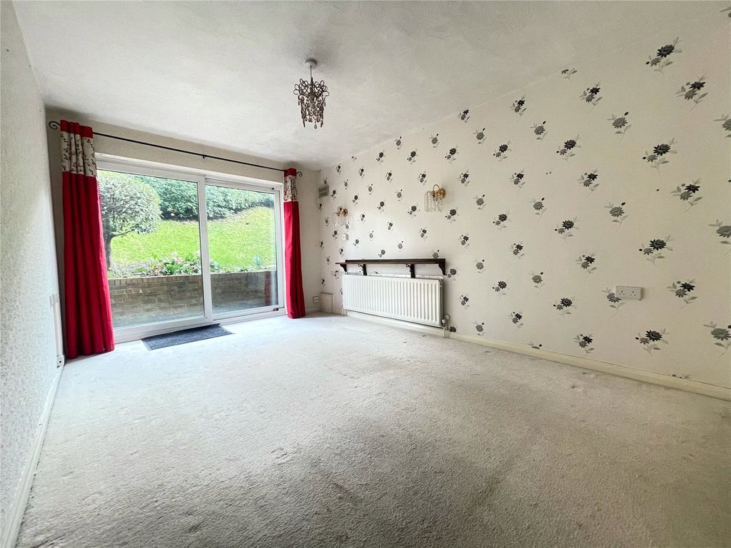 1 bed property to rent in Flat 11 Knowle Lodge, Croydon Road, Caterham