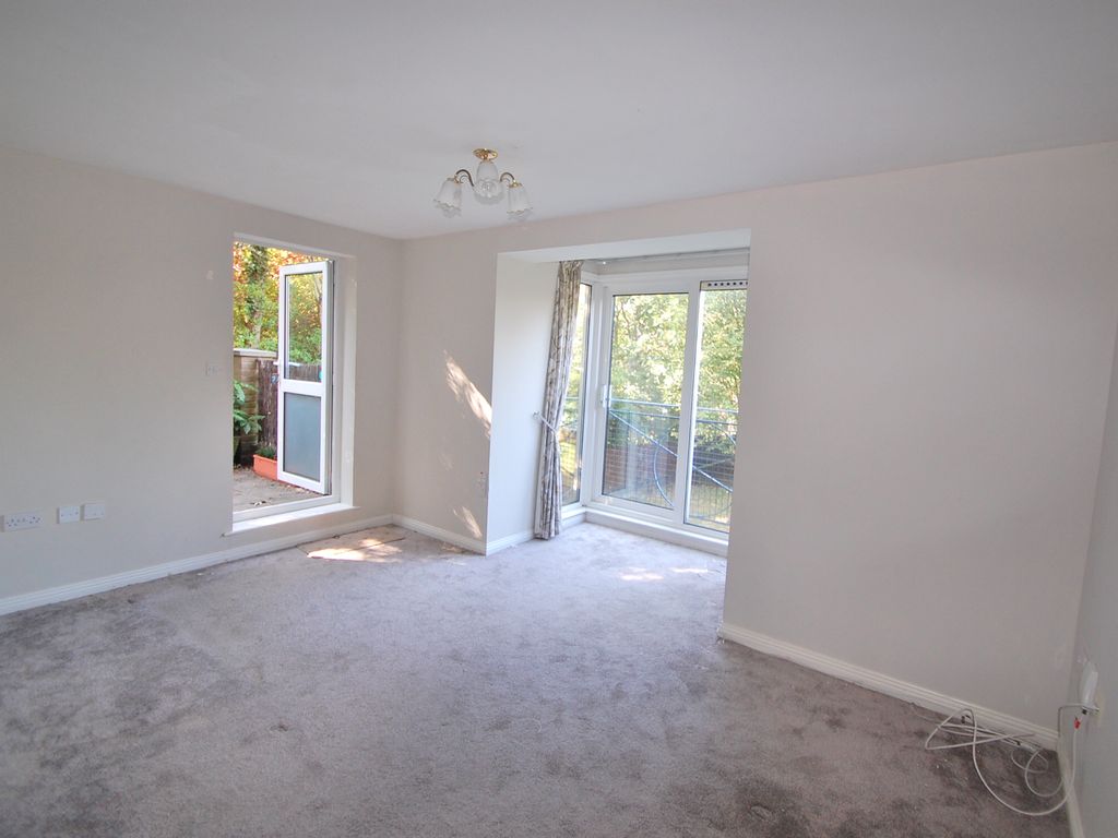2 bed flat to rent in Montana Gardens, Sutton, Surey SM1 Zoopla