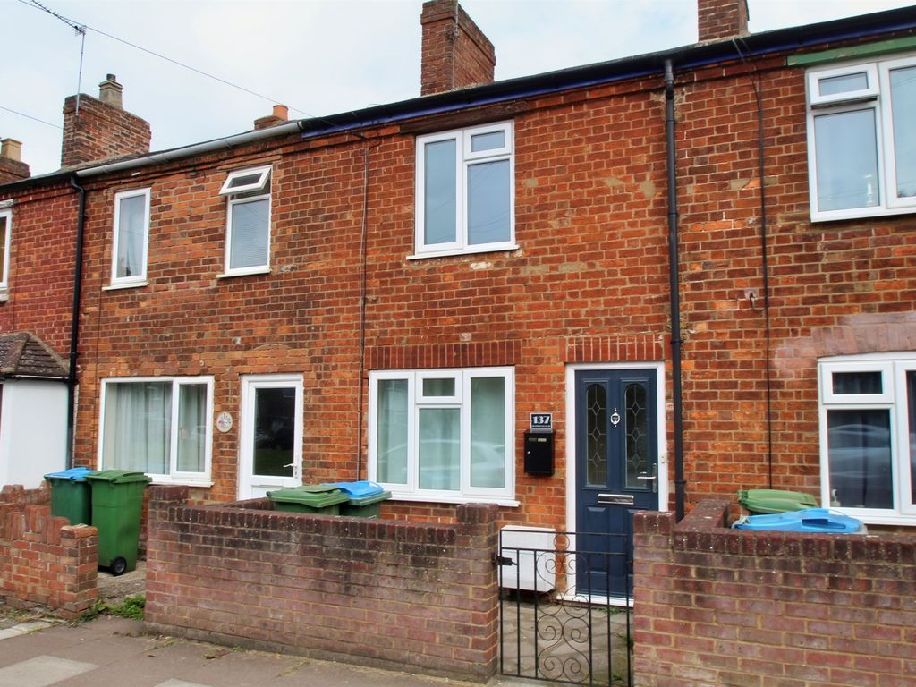 2 bed terraced house for sale in Buckingham Road, Aylesbury HP19 Zoopla