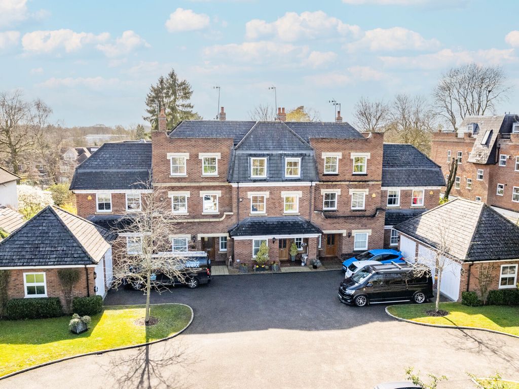 5 bed terraced house for sale in Cadogan Place, 280 London Road, St. Albans, Hertfordshire AL1