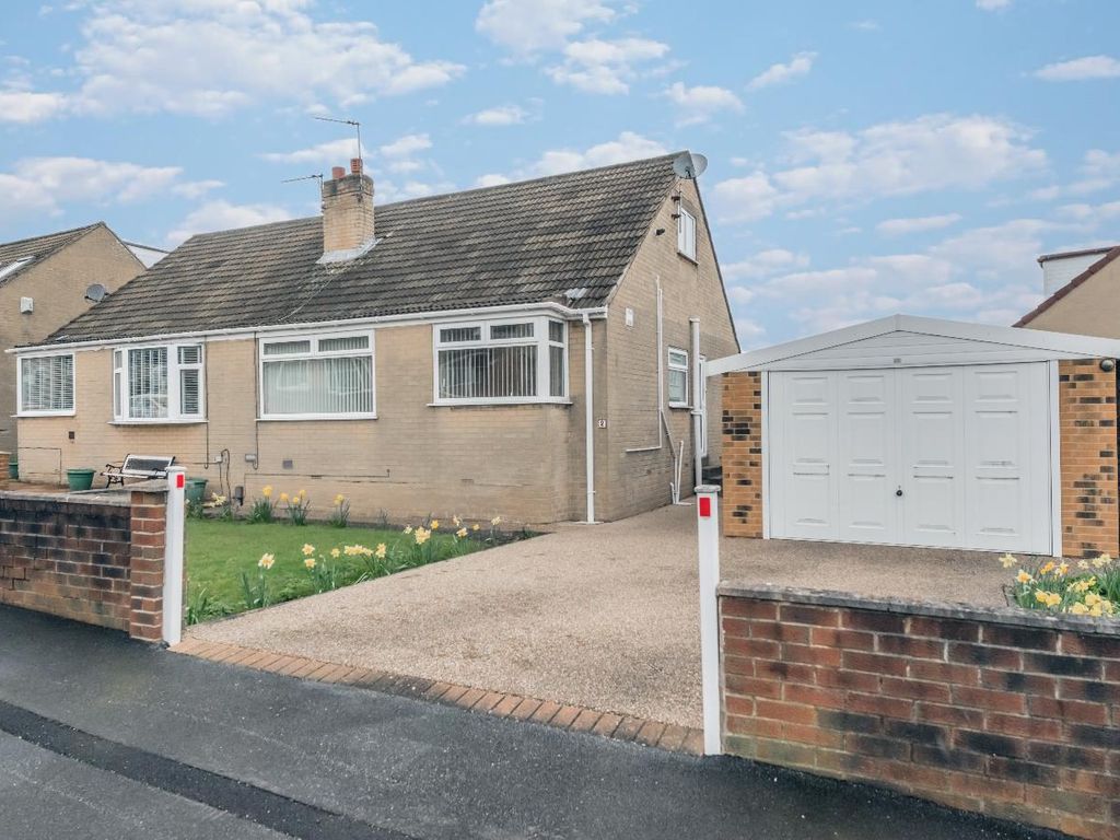 3 bed semidetached bungalow for sale in Castle Ings Close, New Farnley